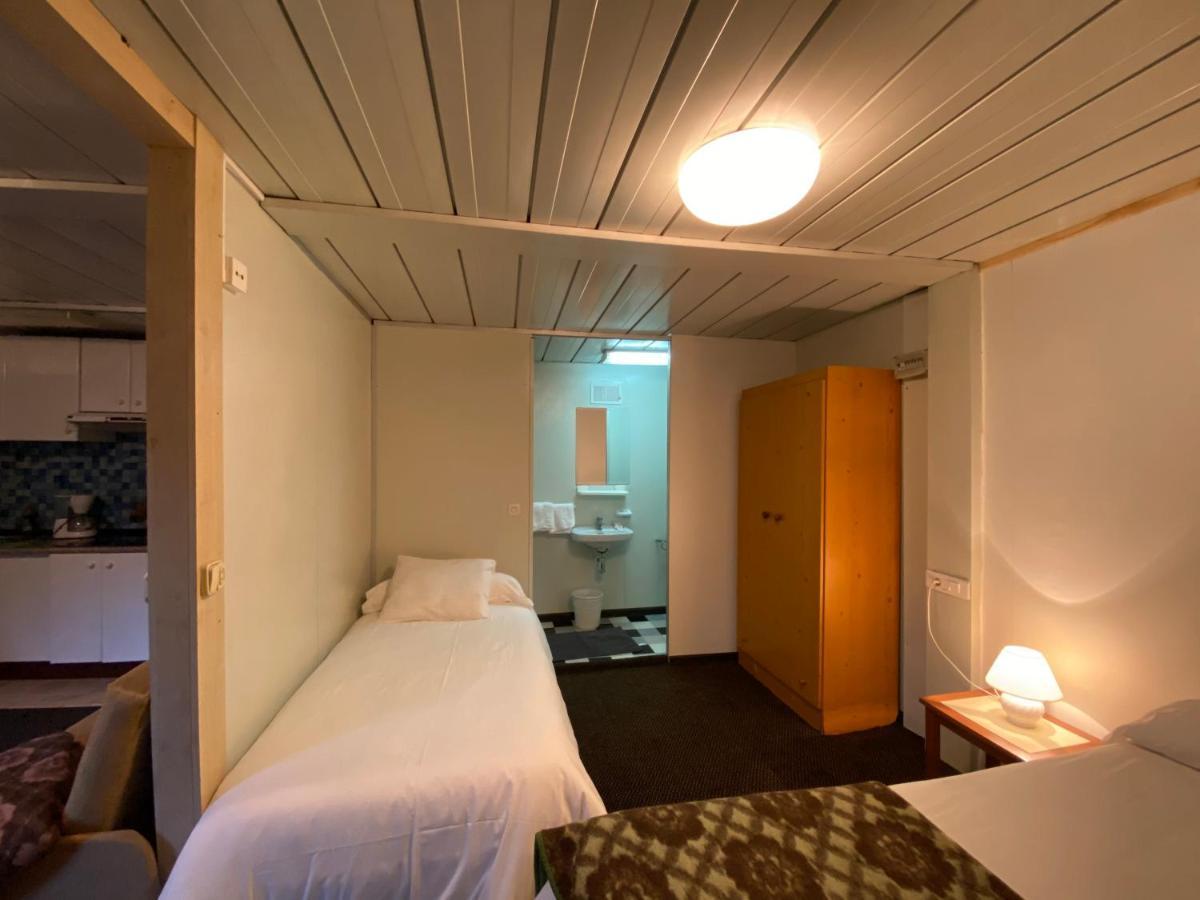 Pension Compostela Inn Cacheiras Esterno foto